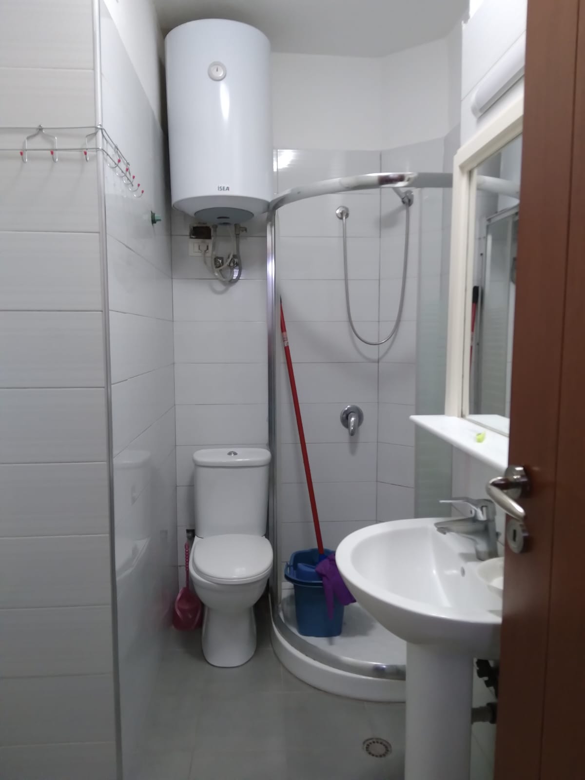 Jepet me qera apartament 2+1 në Lagjen 14, Korçë,