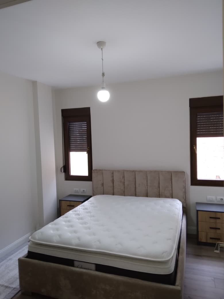 Jepet me qera apartament me sipërfaqe 110 m² në Lagjen 2, Korçë