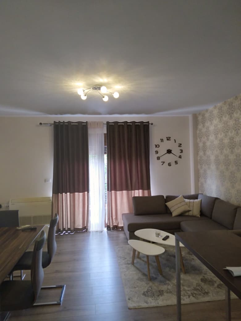 Jepet me qera apartament me sipërfaqe 110 m² në Lagjen 2, Korçë