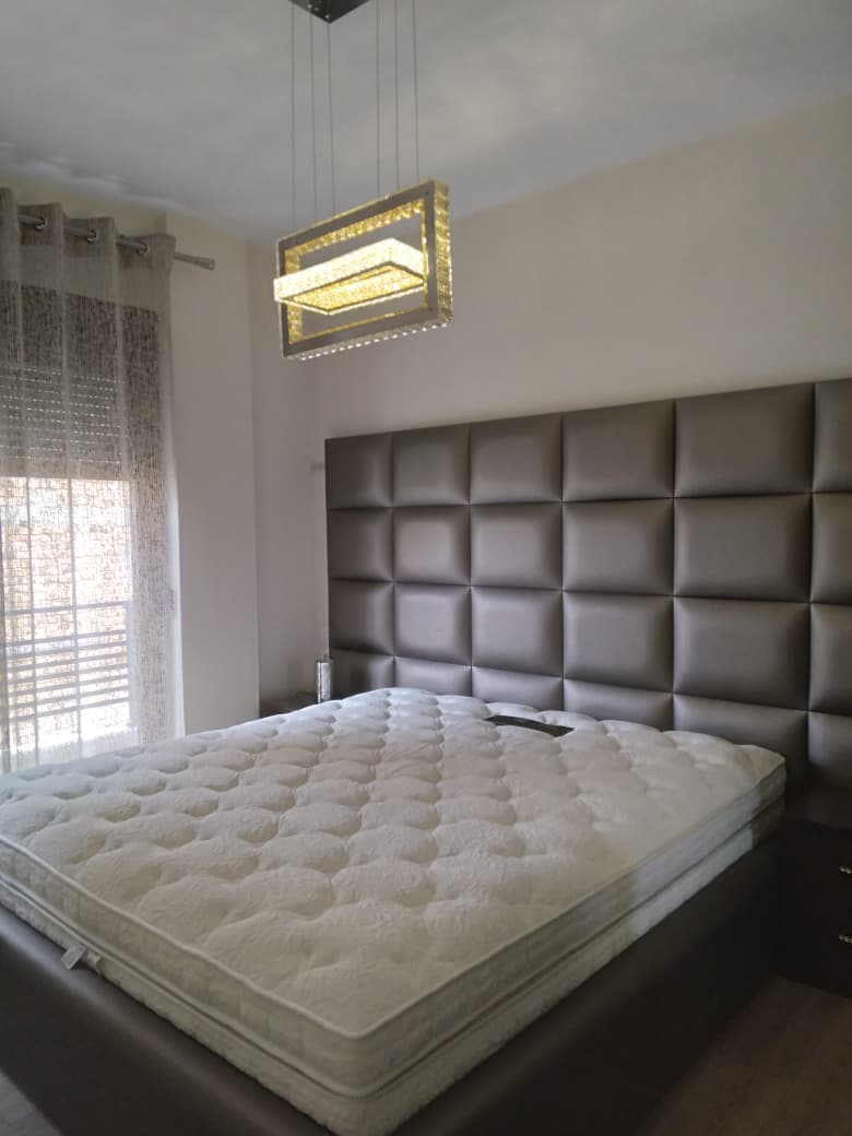 Jepet me qera apartament me sipërfaqe 110 m² në Lagjen 2, Korçë