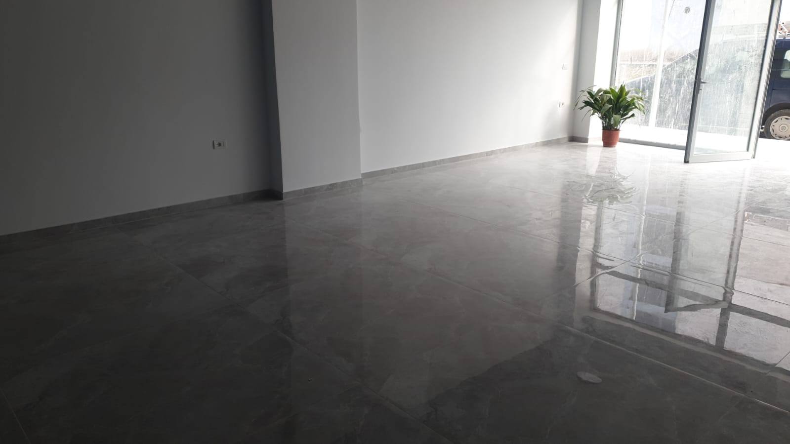 Jepet me Qera Dyqan per zyra per butik Siperfaqe 60 m²
