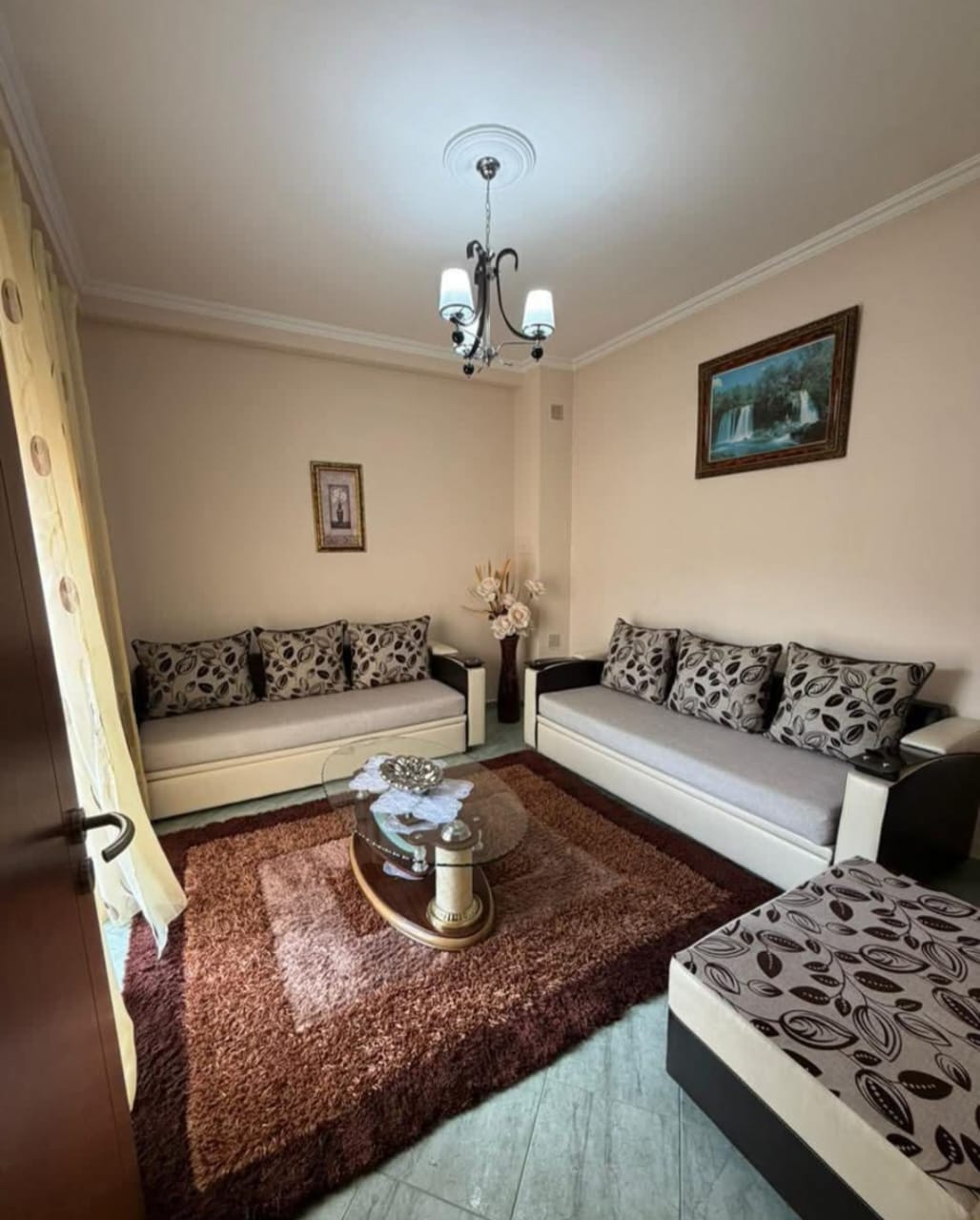 Jepet me qera shtëpi private në Lagjen 5, Korçë