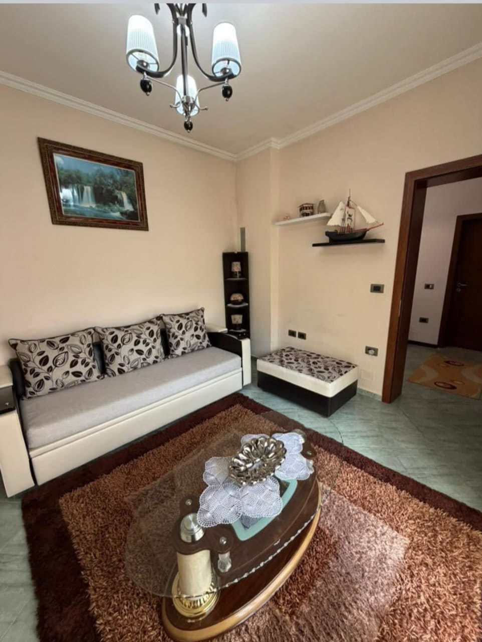 Jepet me qera shtëpi private në Lagjen 5, Korçë
