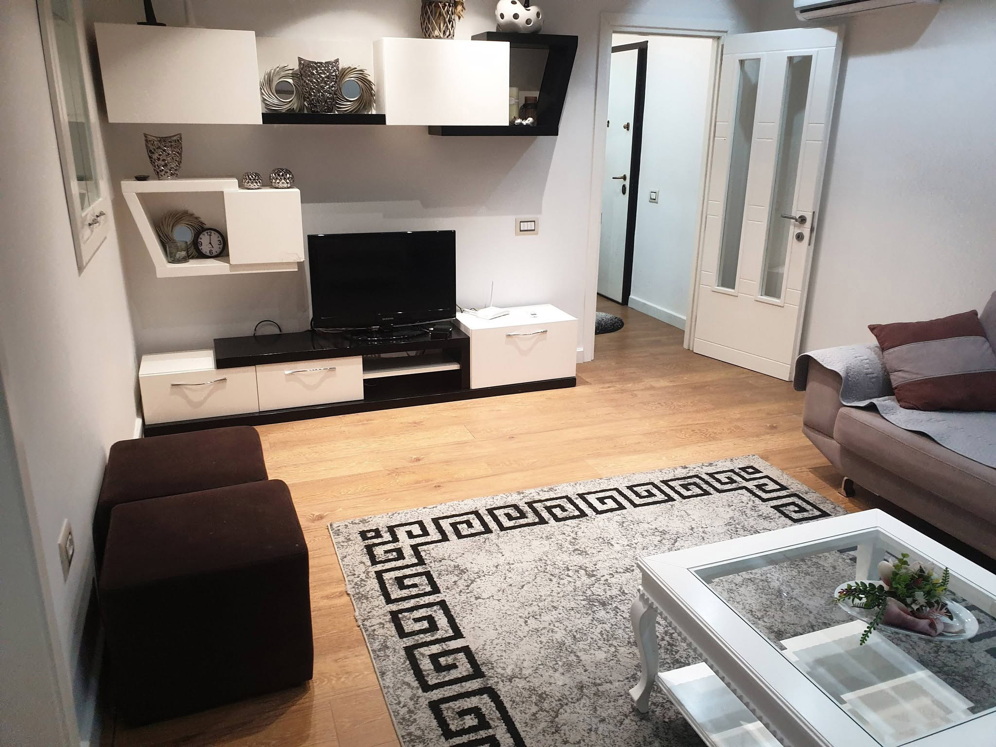 🏡 Jepet me qira hyrje në Korçë – Lagjja 17
