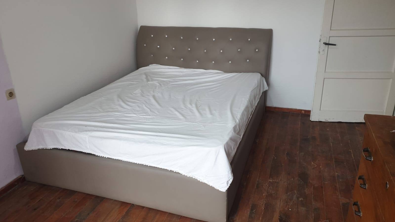 Per qera  1+1  Cmimi 200/ muaj