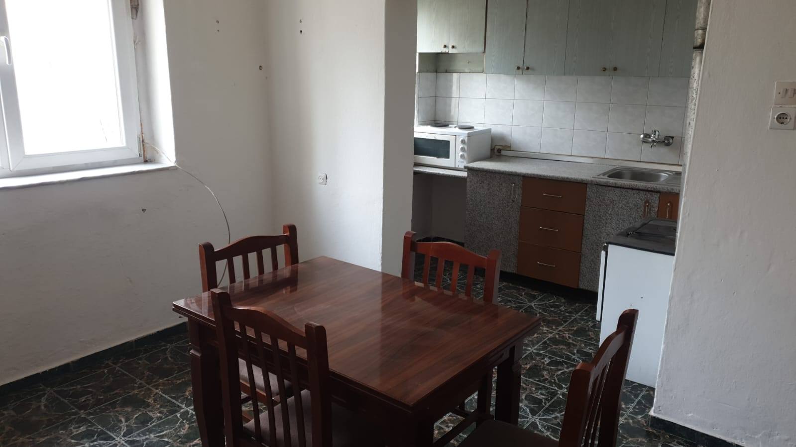 Per qera  1+1  Cmimi 200/ muaj