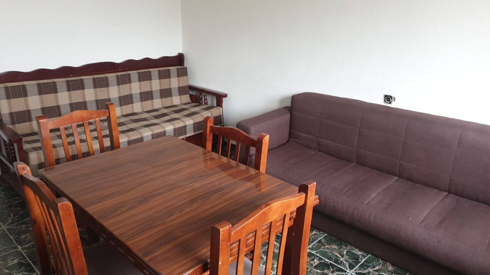 Per qera  1+1  Cmimi 200/ muaj