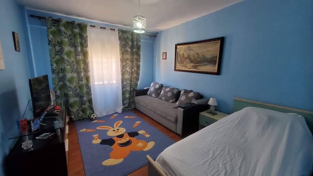Shitet 3+1 me siperfaqe 82 m² Lagja 10, kt 6 te.