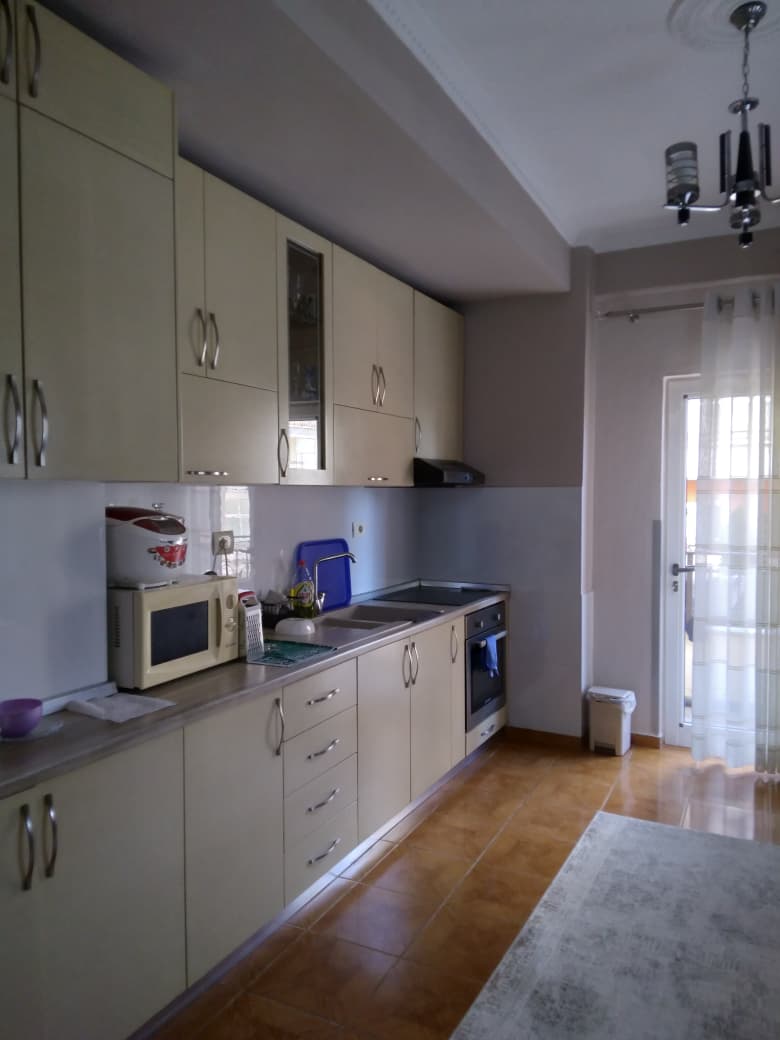 Shitet Apartament 2+1 – Korçë