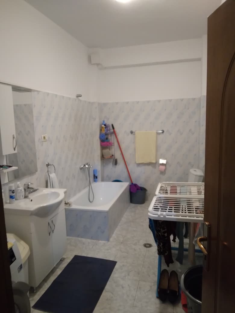Shitet Apartament 2+1 – Korçë