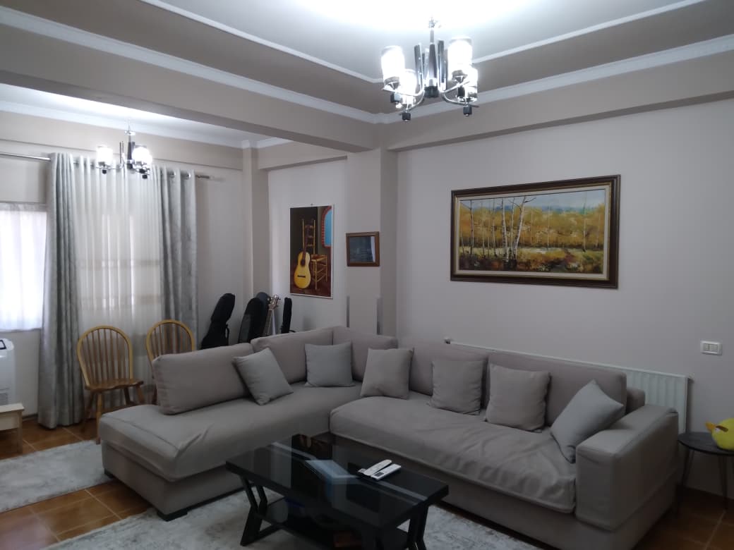 Shitet Apartament 2+1 – Korçë