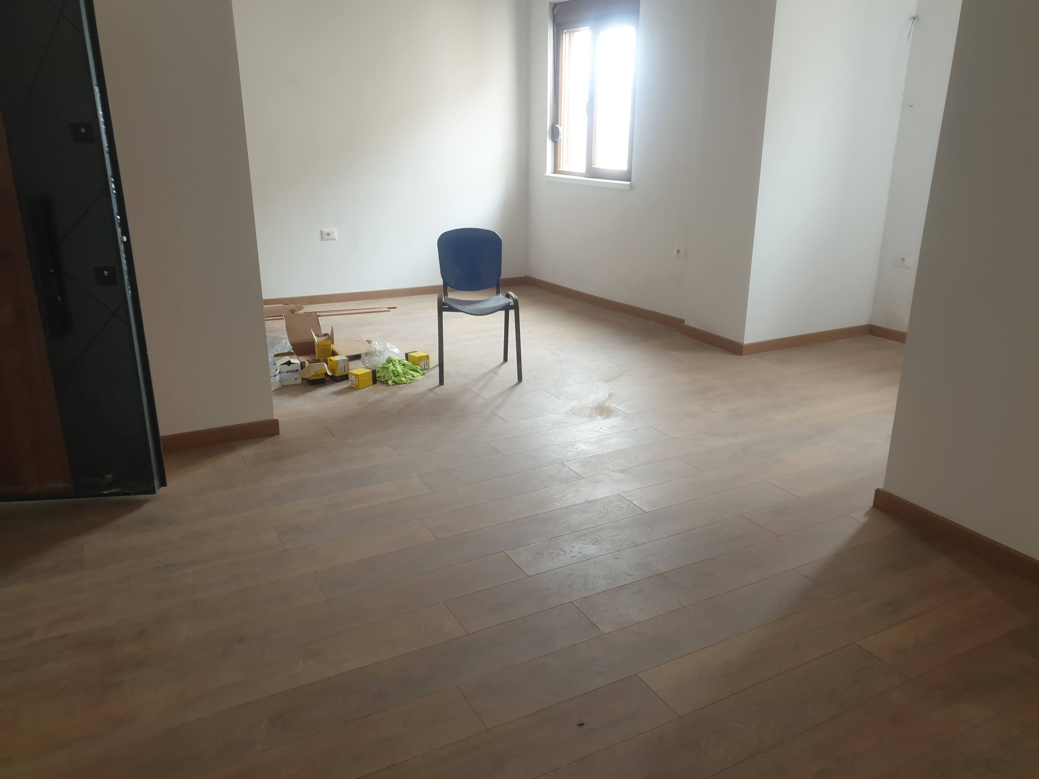 Shitet hyrje 2+1 me siperfaqe 110 m²
