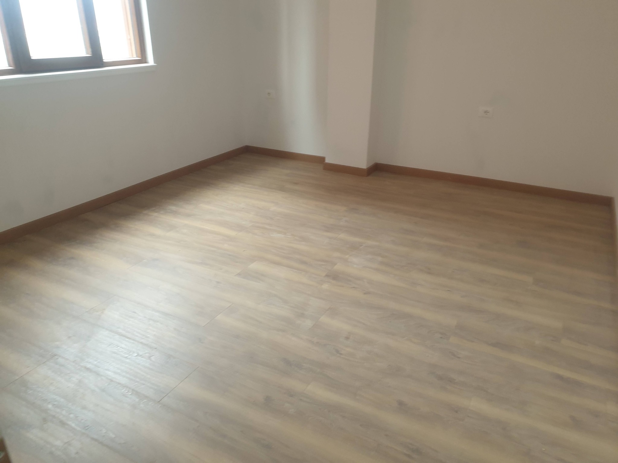 Shitet hyrje 2+1 me siperfaqe 110 m²